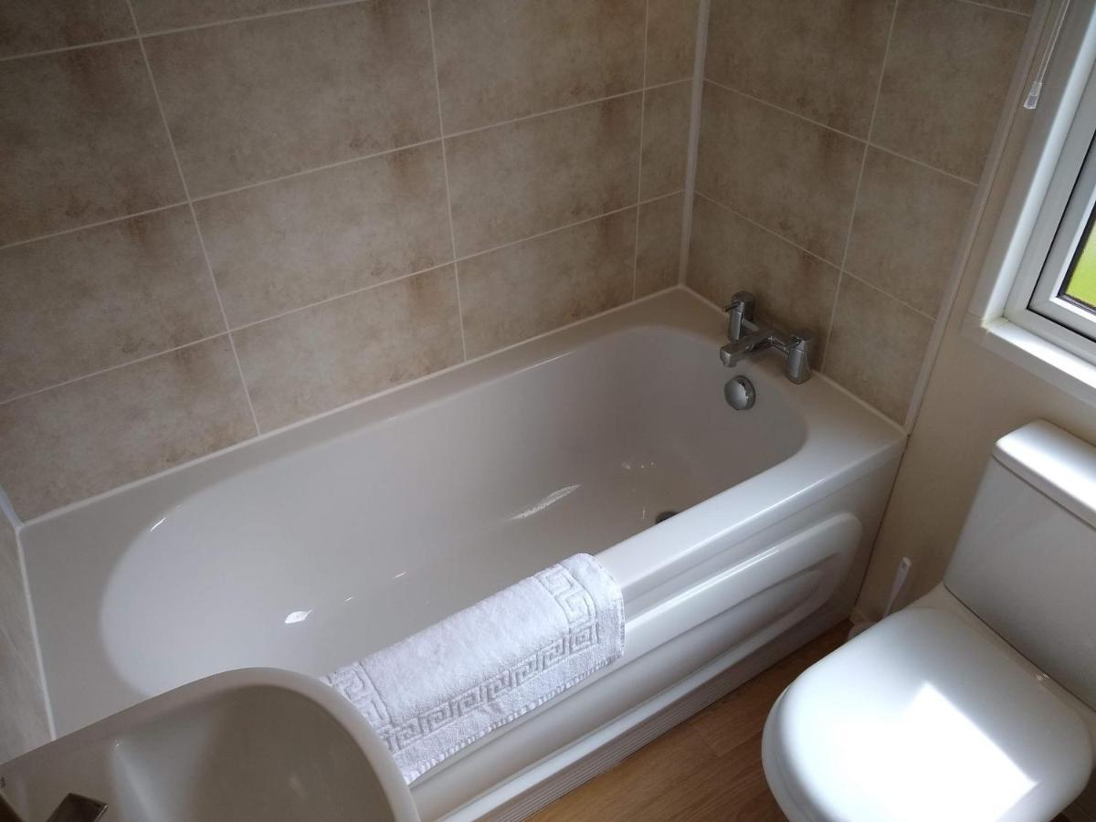 Glendevon Lazy Days Lodge מראה חיצוני תמונה
