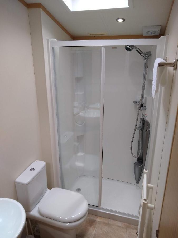 Glendevon Lazy Days Lodge מראה חיצוני תמונה