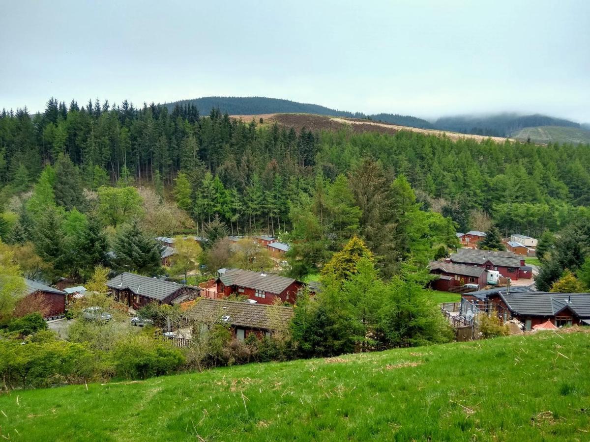 Glendevon Lazy Days Lodge מראה חיצוני תמונה